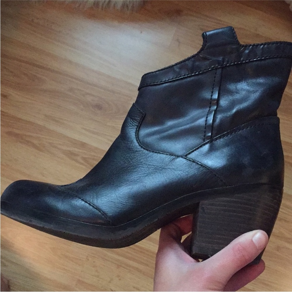 👀 Black Calvin Klein Pull On Ankle Boots Booties EUC